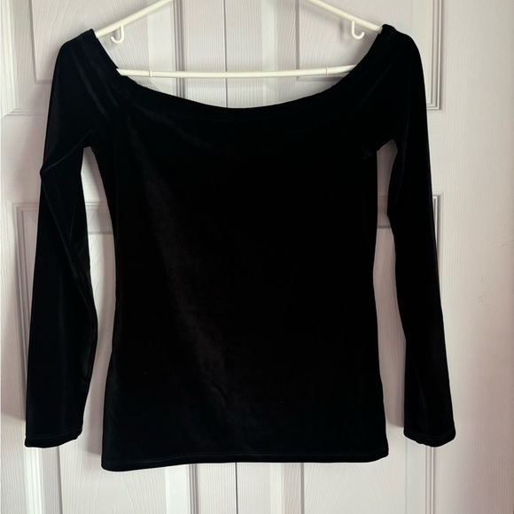 NWOT off the shoulder velvet top size 2 - Picture 4 of 5